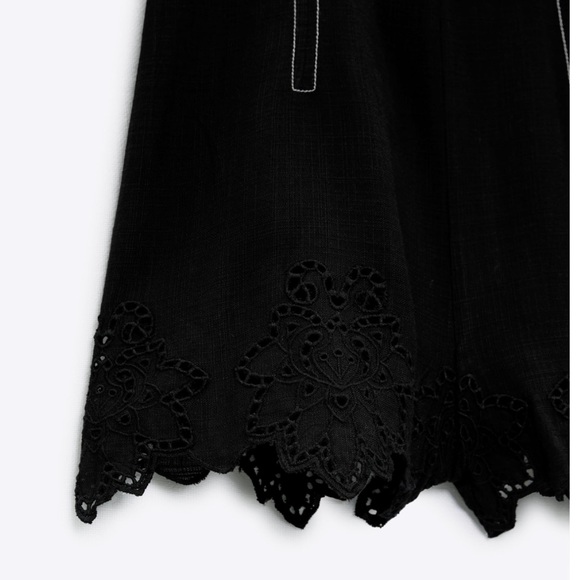 Short jumpsuit with eyelet & topstitching detail - Picture 6 of 7